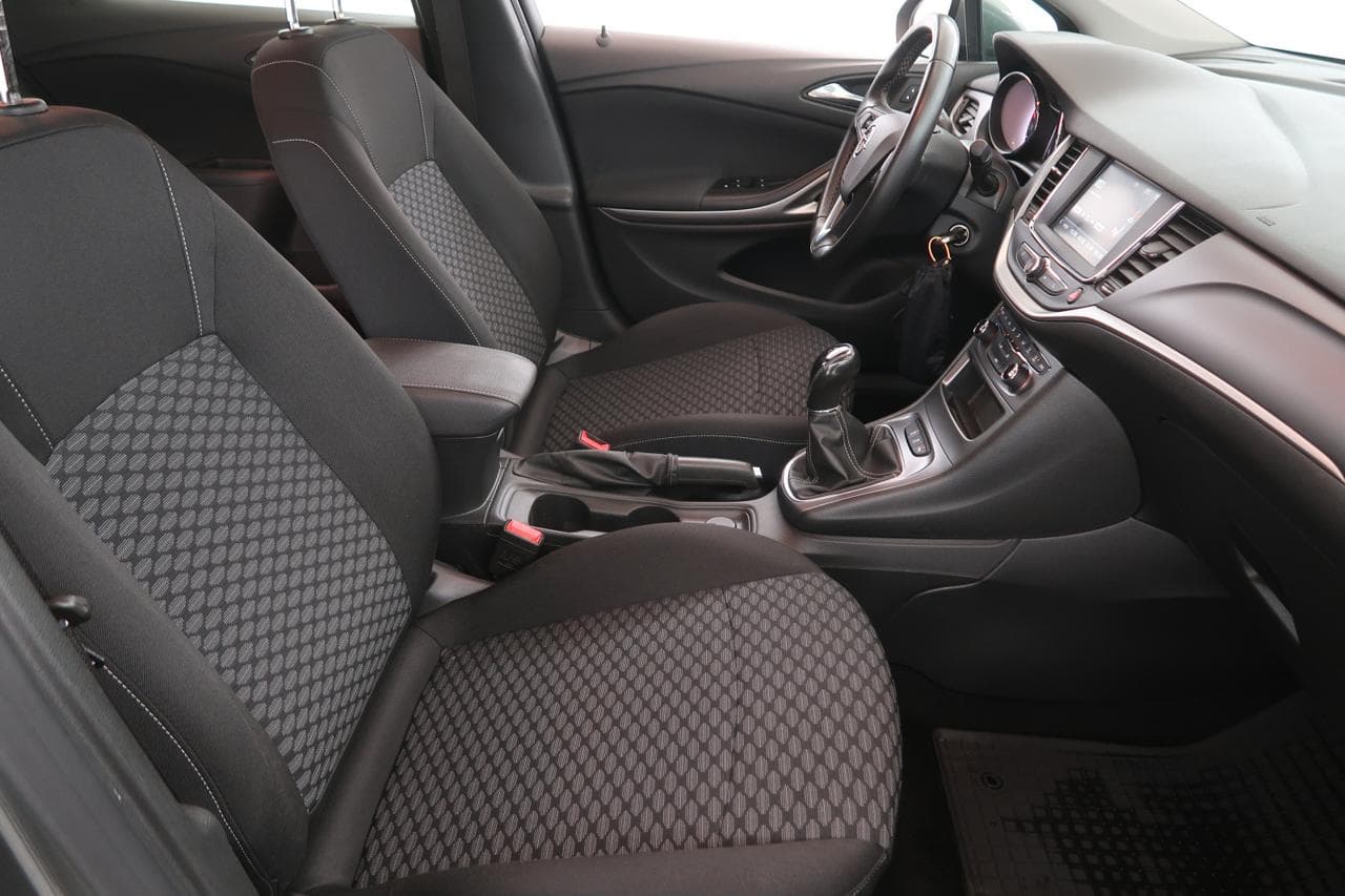 2018 Opel Astra - 12