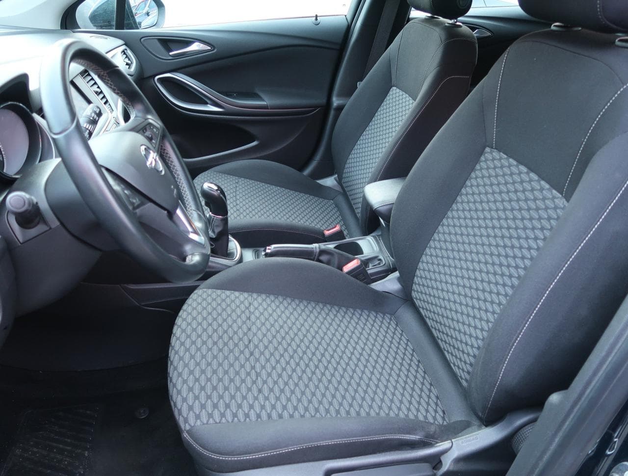 2016 Opel Astra - 16