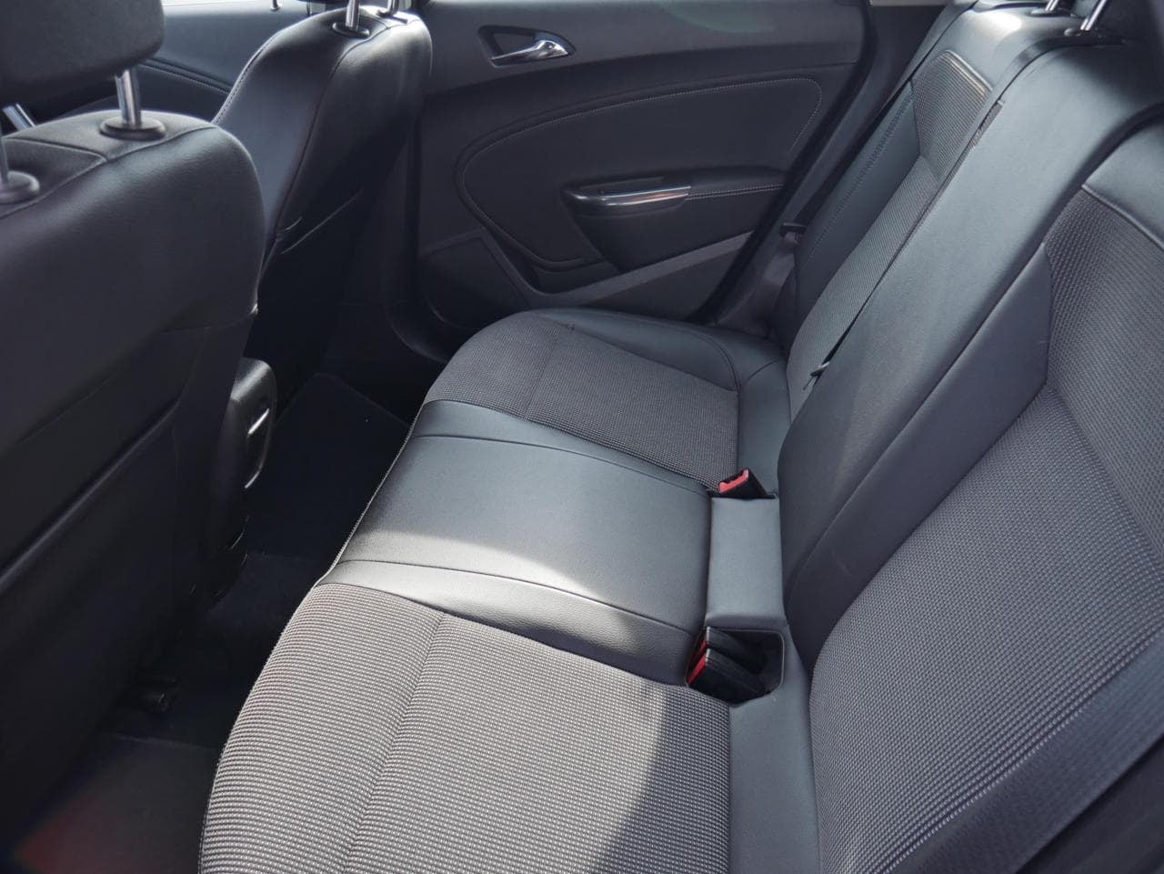 2010 Opel ASTRA - 10