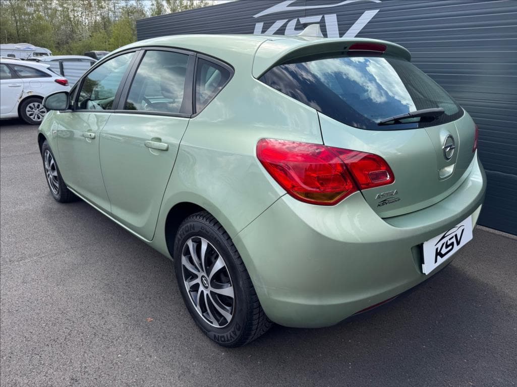 2012 Opel ASTRA - 9