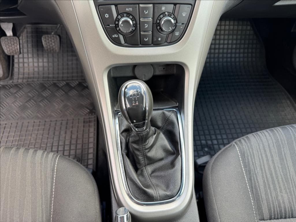 2012 Opel ASTRA - 19