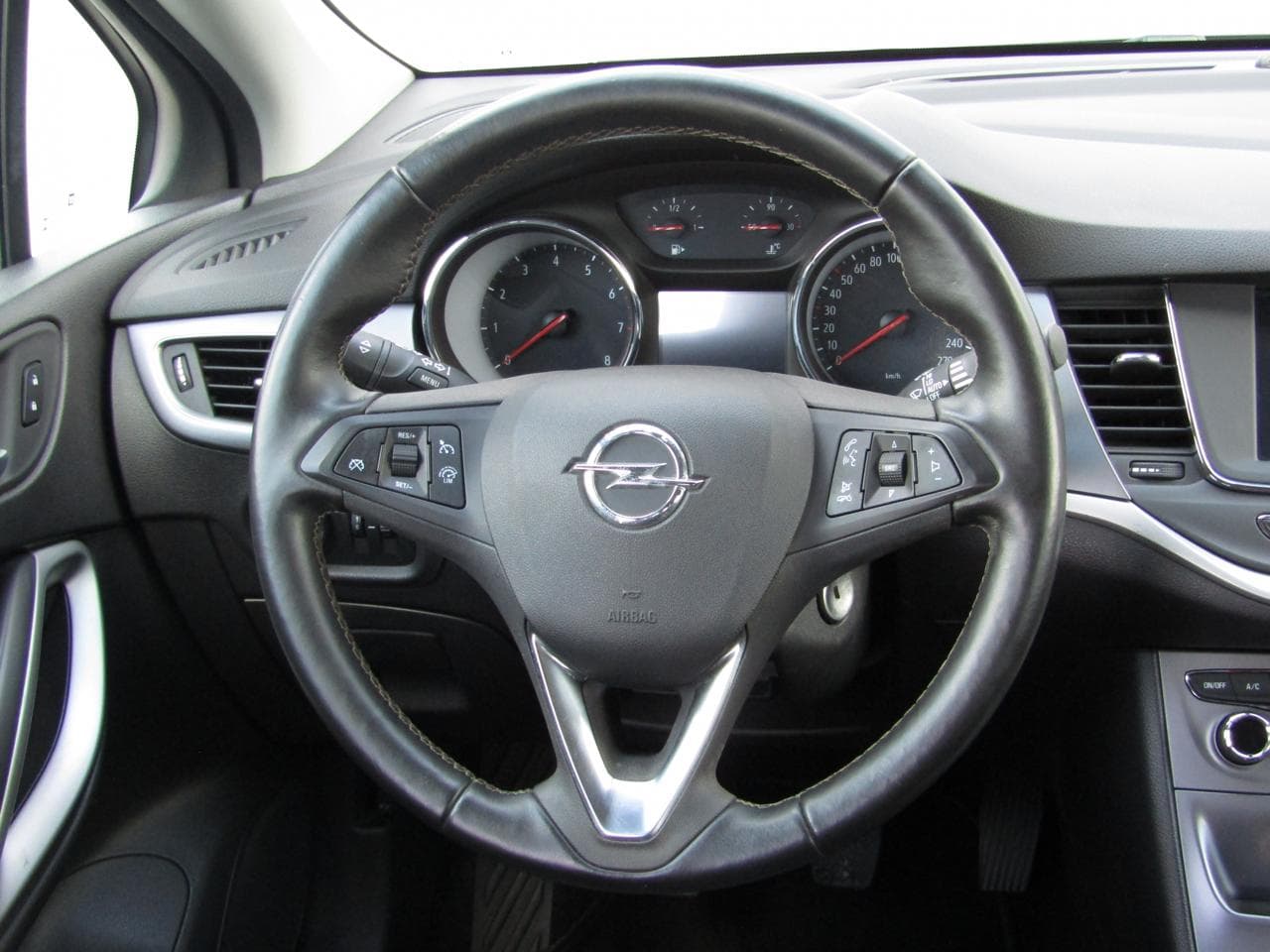 2017 Opel ASTRA - 13