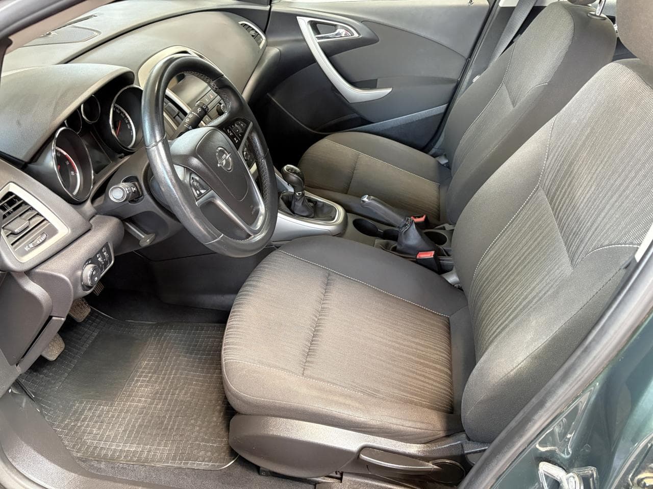 2011 Opel ASTRA - 11