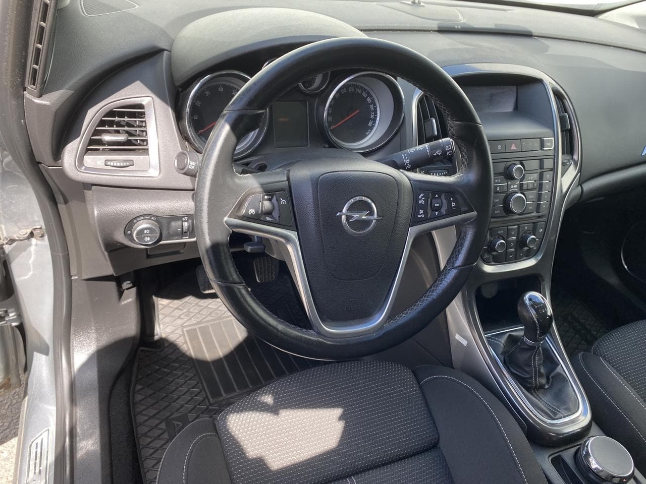 2010 Opel ASTRA - 12