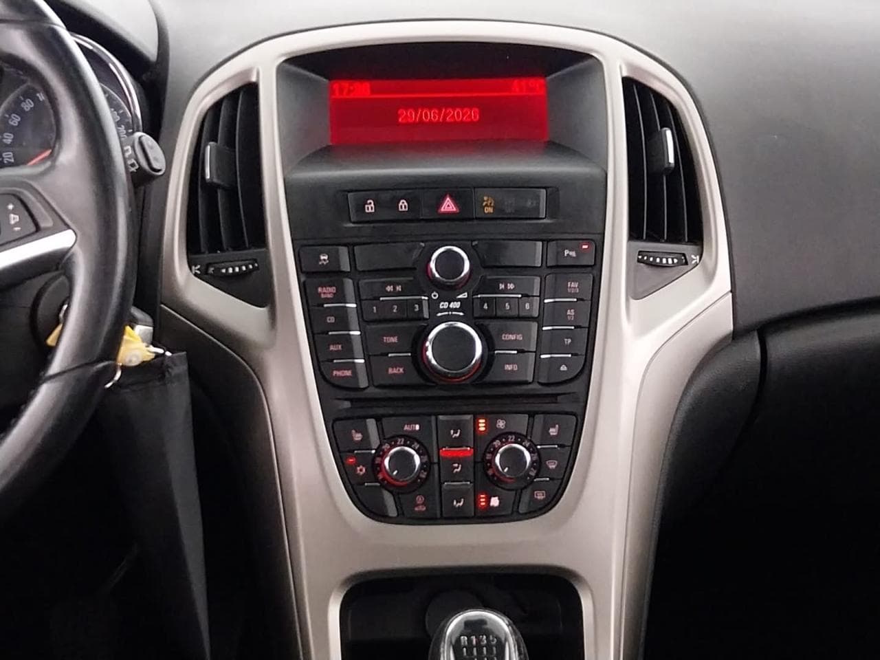 2010 Opel ASTRA - 34