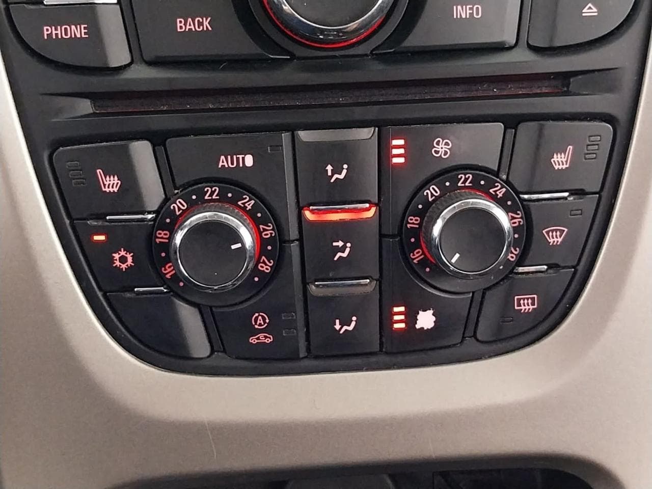 2010 Opel ASTRA - 36