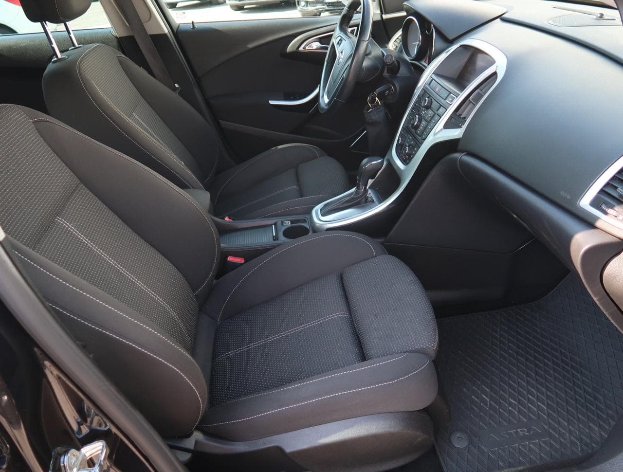 2011 Opel ASTRA - 12