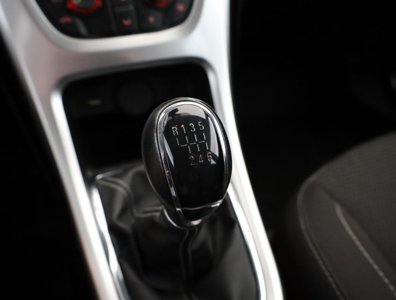 2011 Opel ASTRA - 17