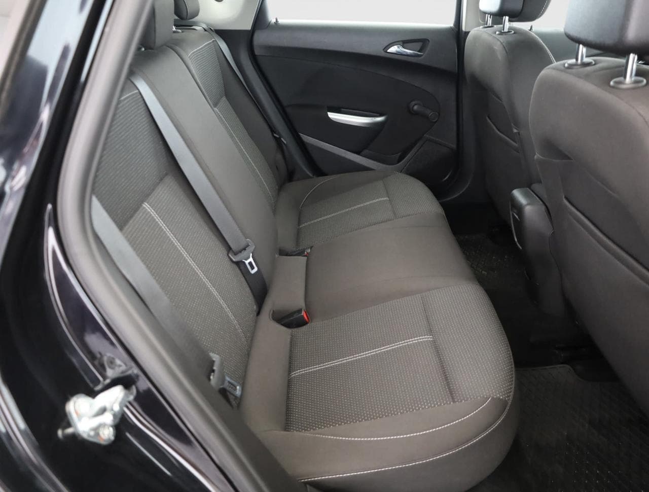 2011 Opel ASTRA - 11