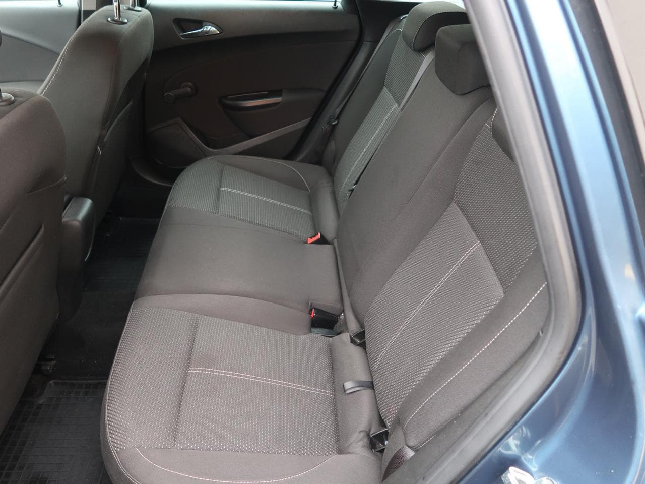 2013 Opel Astra - 15