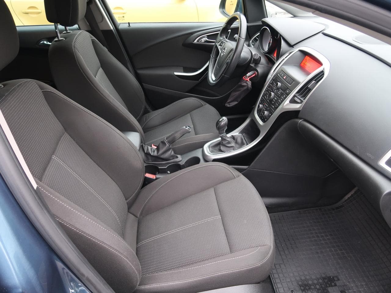 2013 Opel Astra - 12