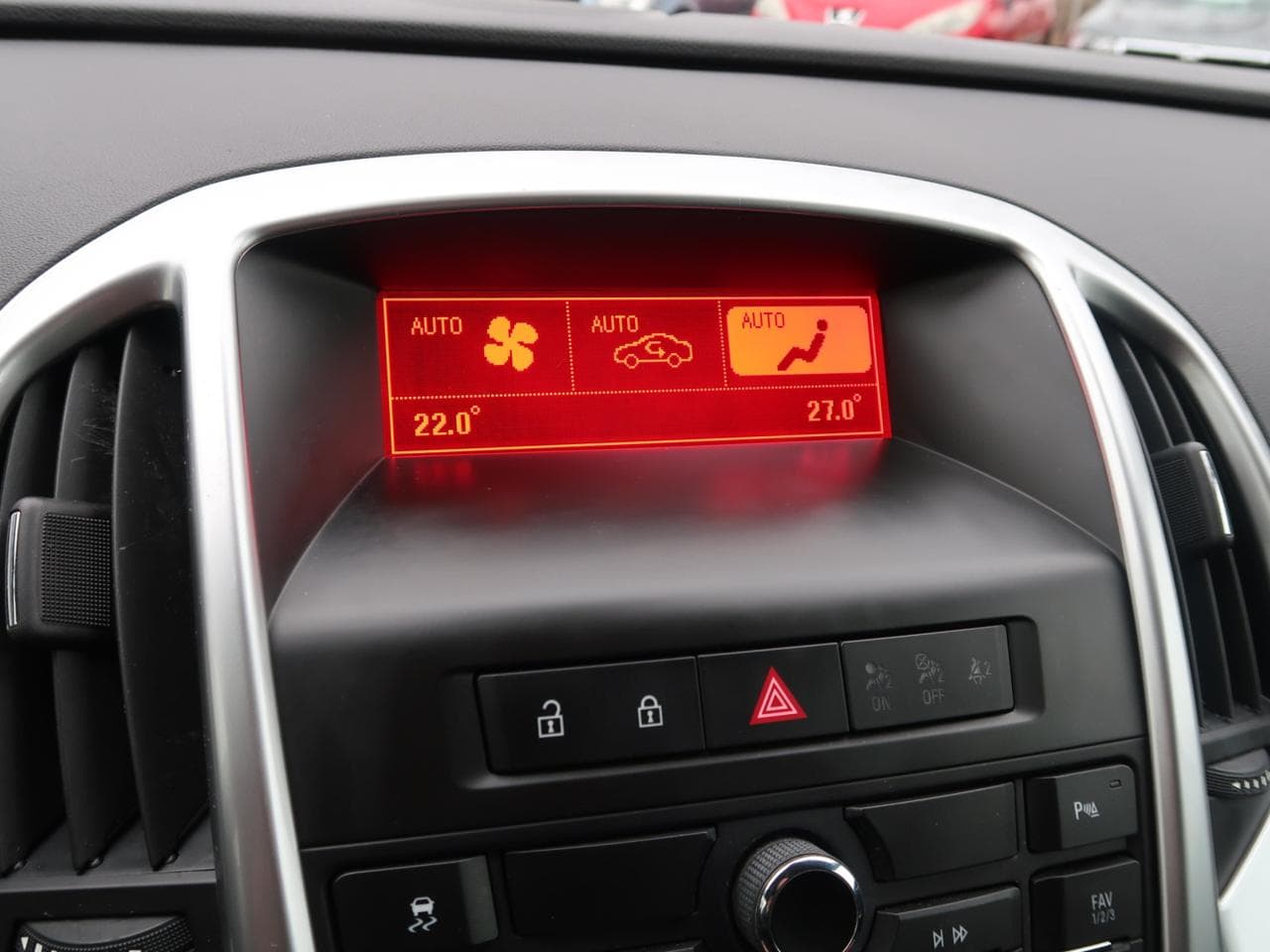 2013 Opel Astra - 19