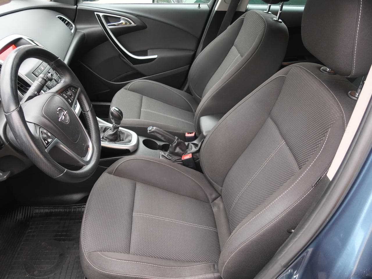 2013 Opel Astra - 16