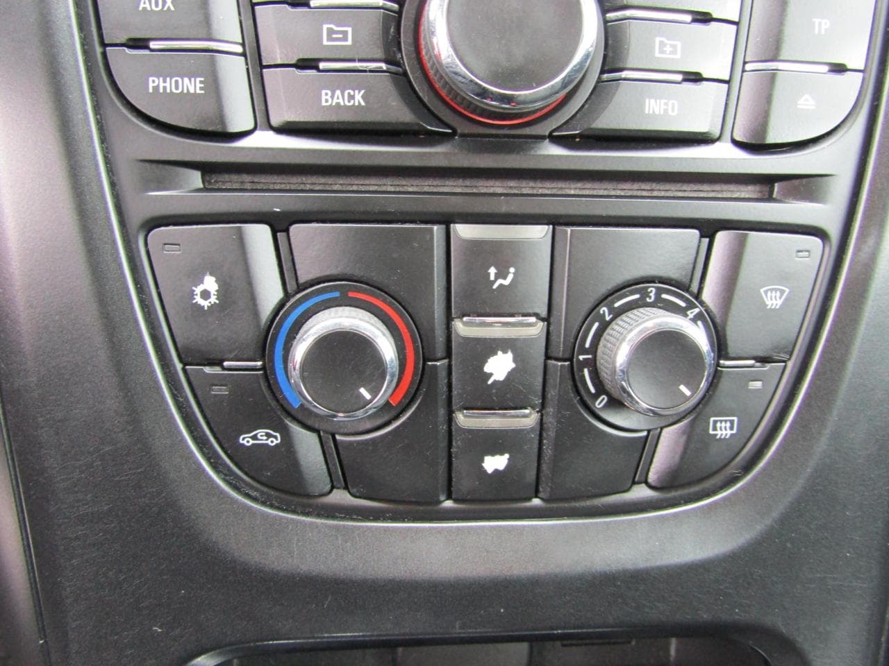 2011 Opel ASTRA - 17