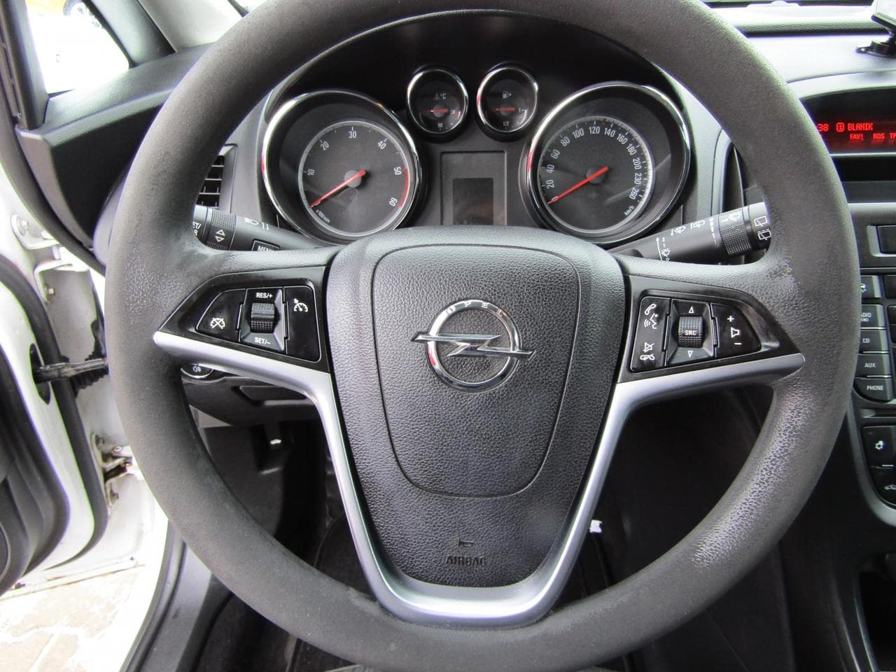 2011 Opel ASTRA - 13