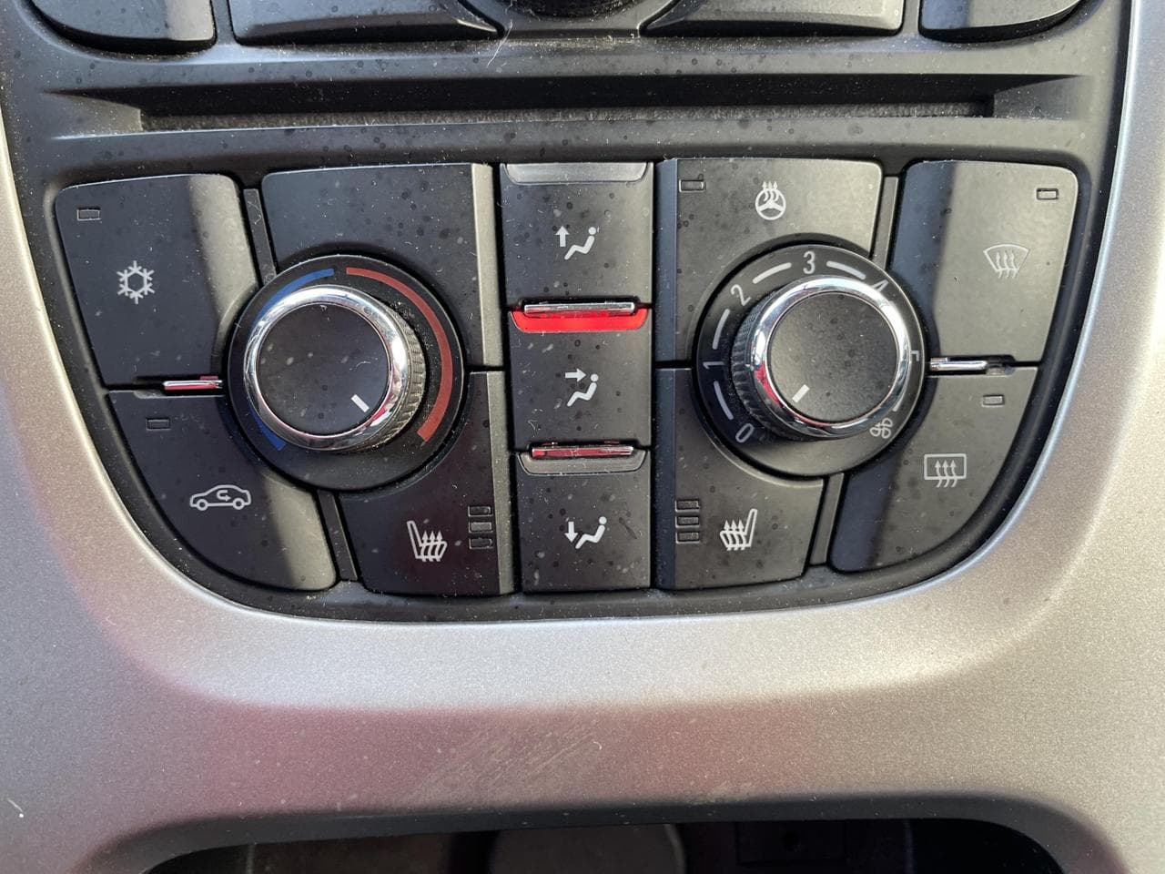 2011 Opel Astra - 14