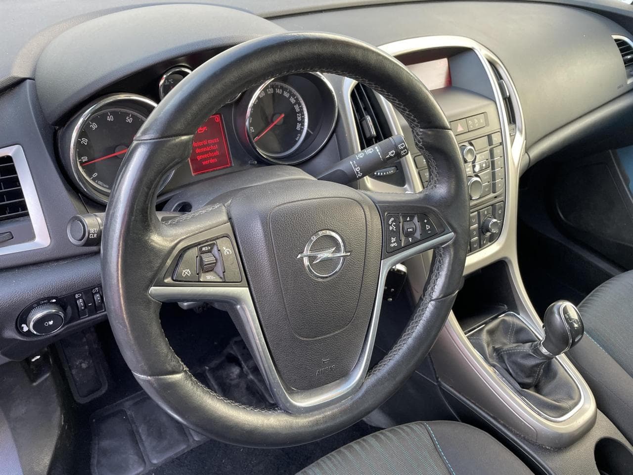 2011 Opel Astra - 11