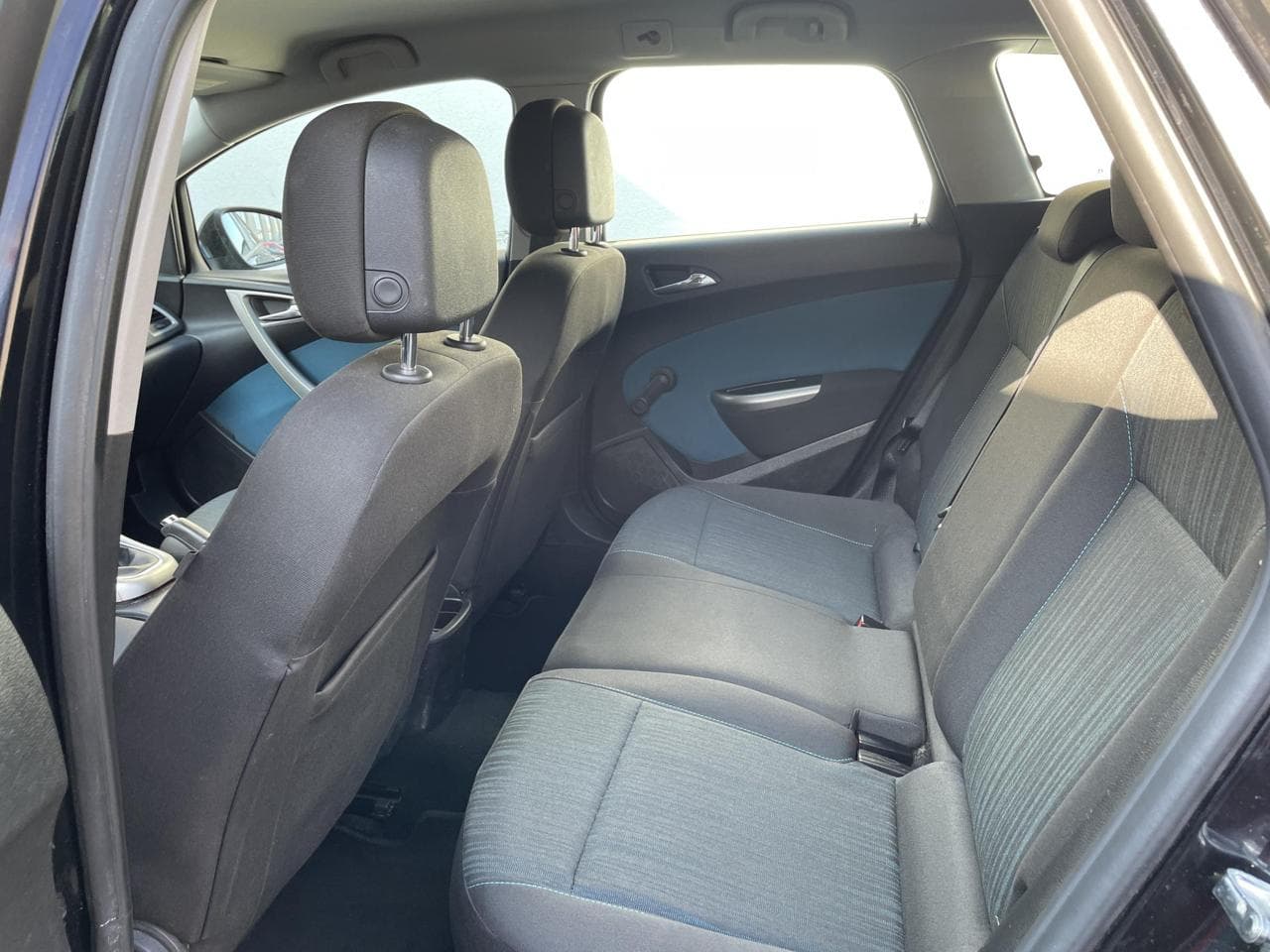 2011 Opel Astra - 10