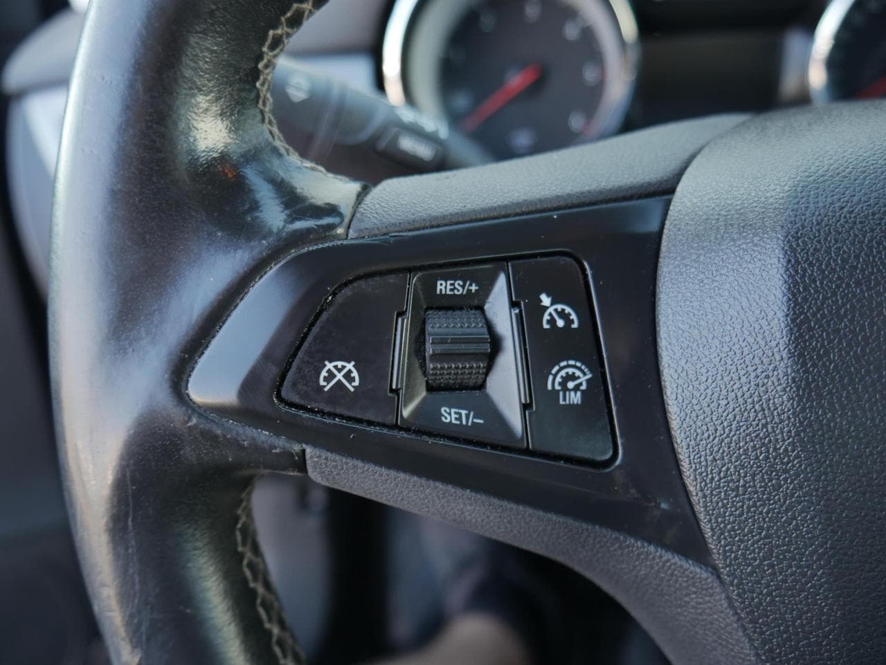 2018 Opel Astra - 12