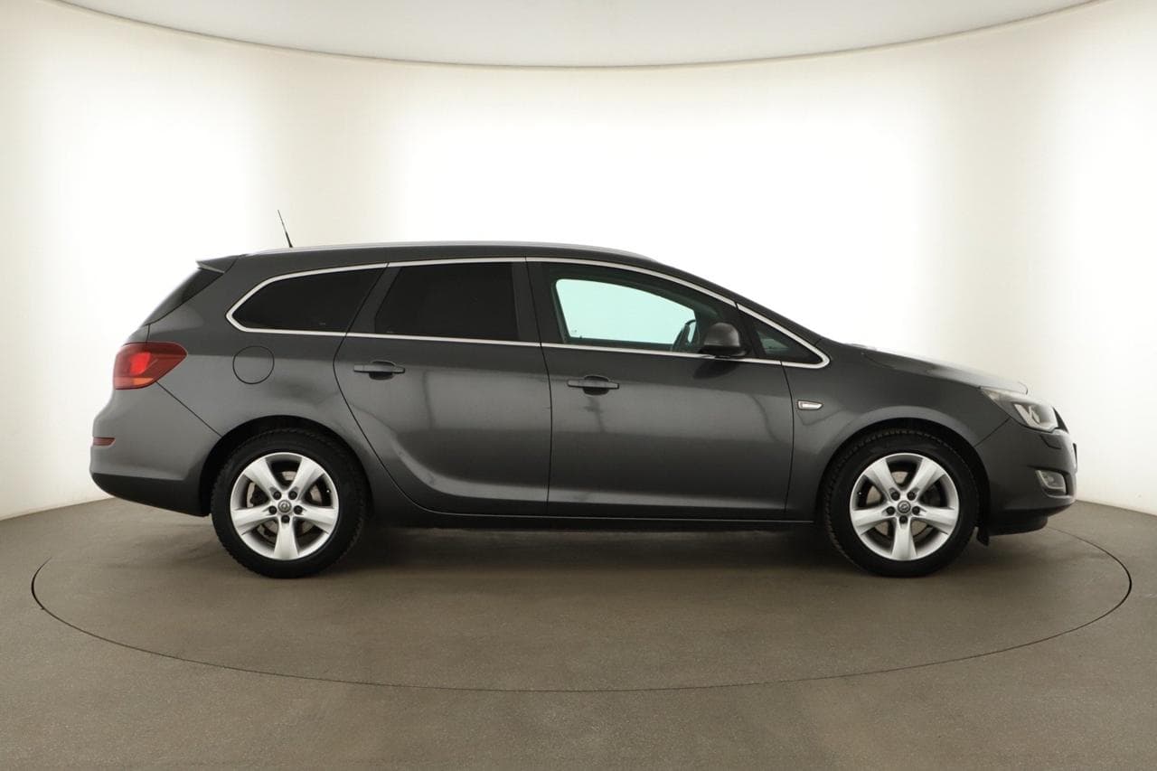 2011 Opel Astra - 8
