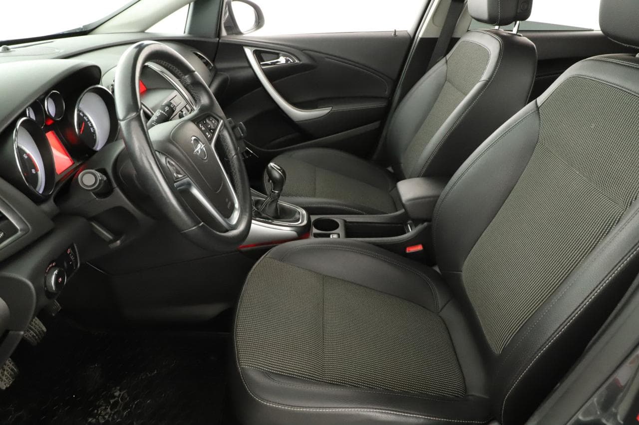 2011 Opel Astra - 13