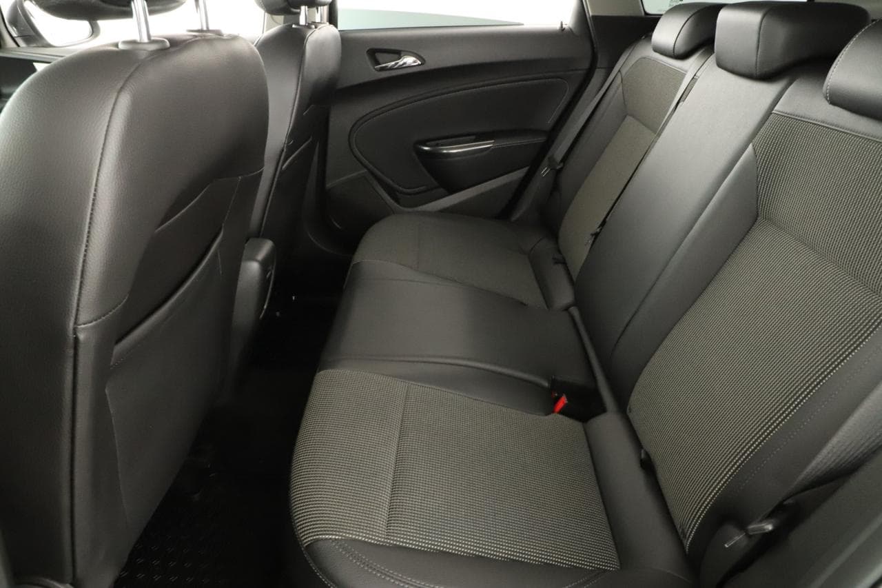 2011 Opel Astra - 12