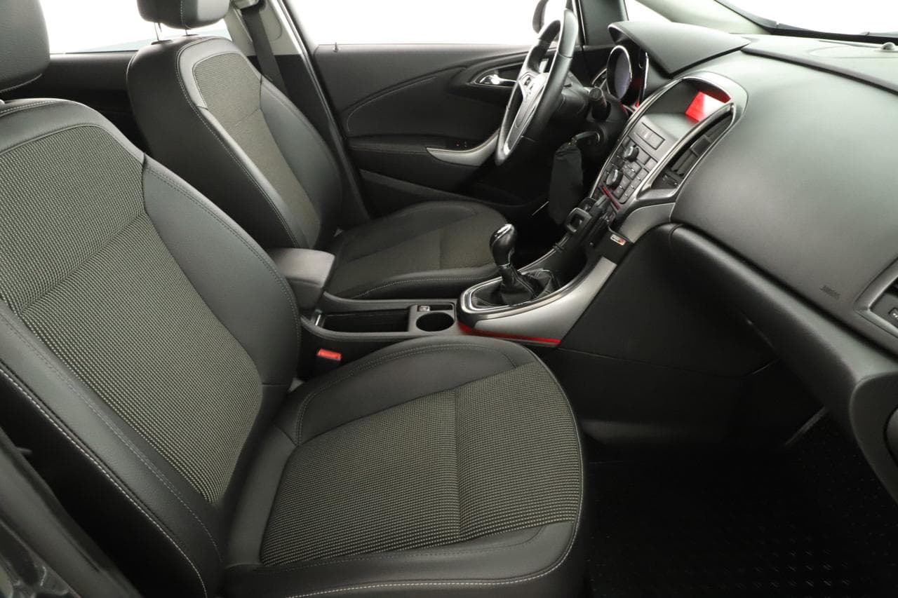 2011 Opel Astra - 11