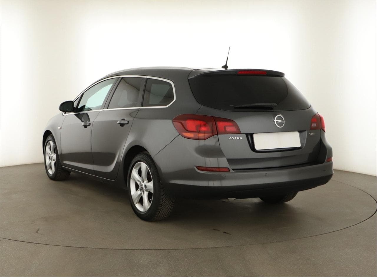 2011 Opel Astra - 5