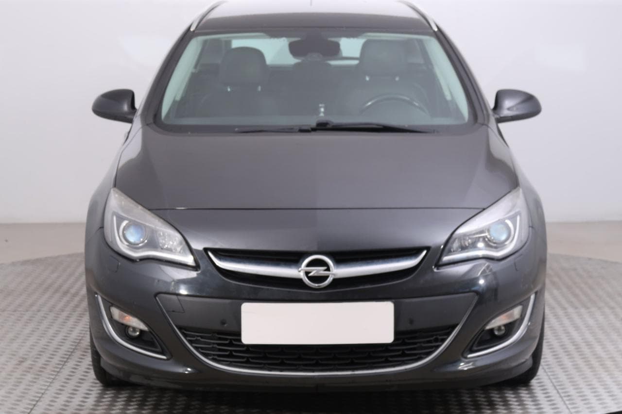2012 Opel Astra - 2