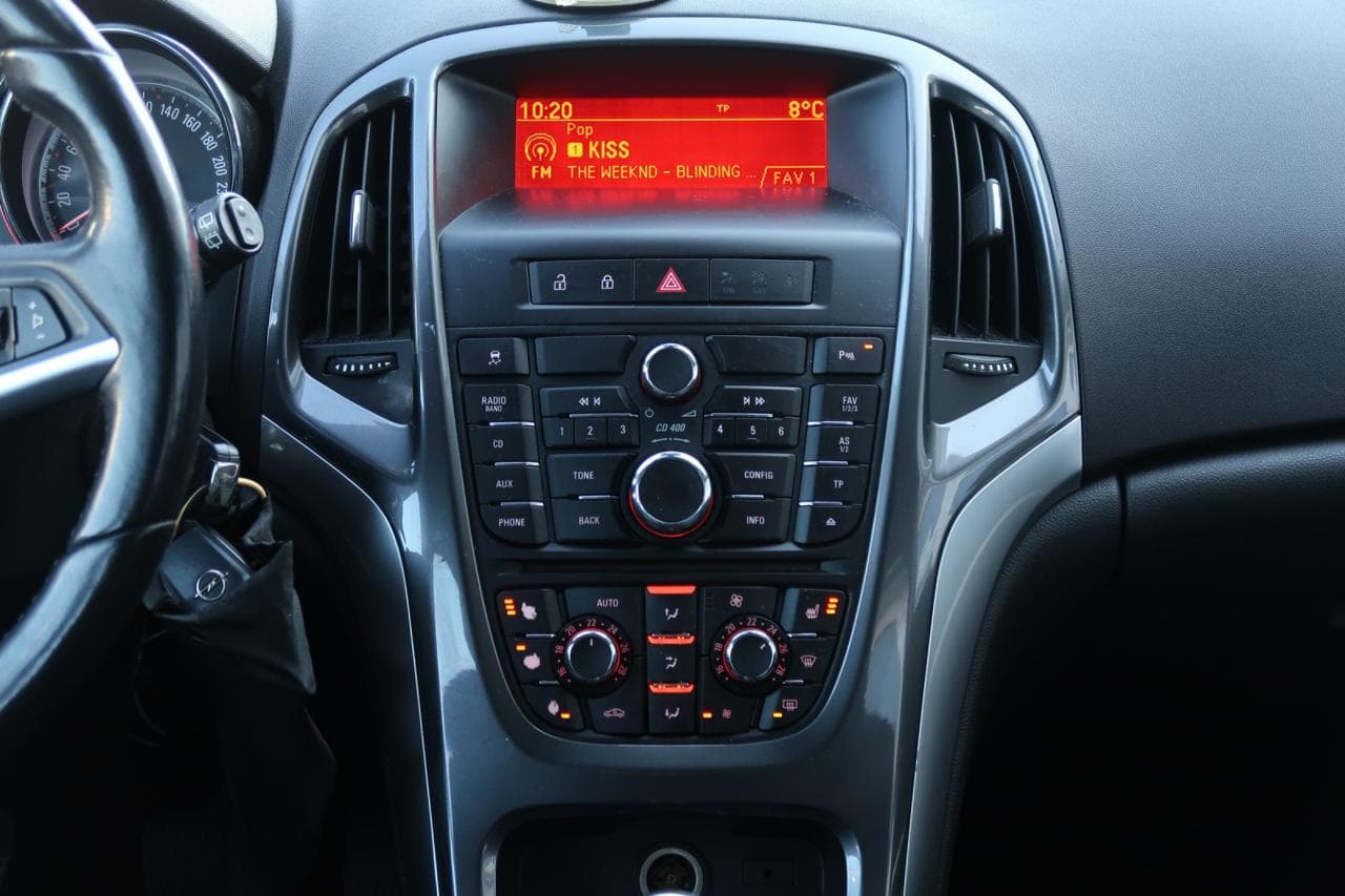 2012 Opel Astra - 18