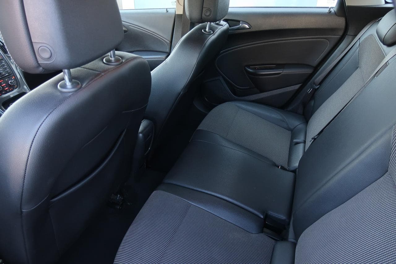 2012 Opel Astra - 15