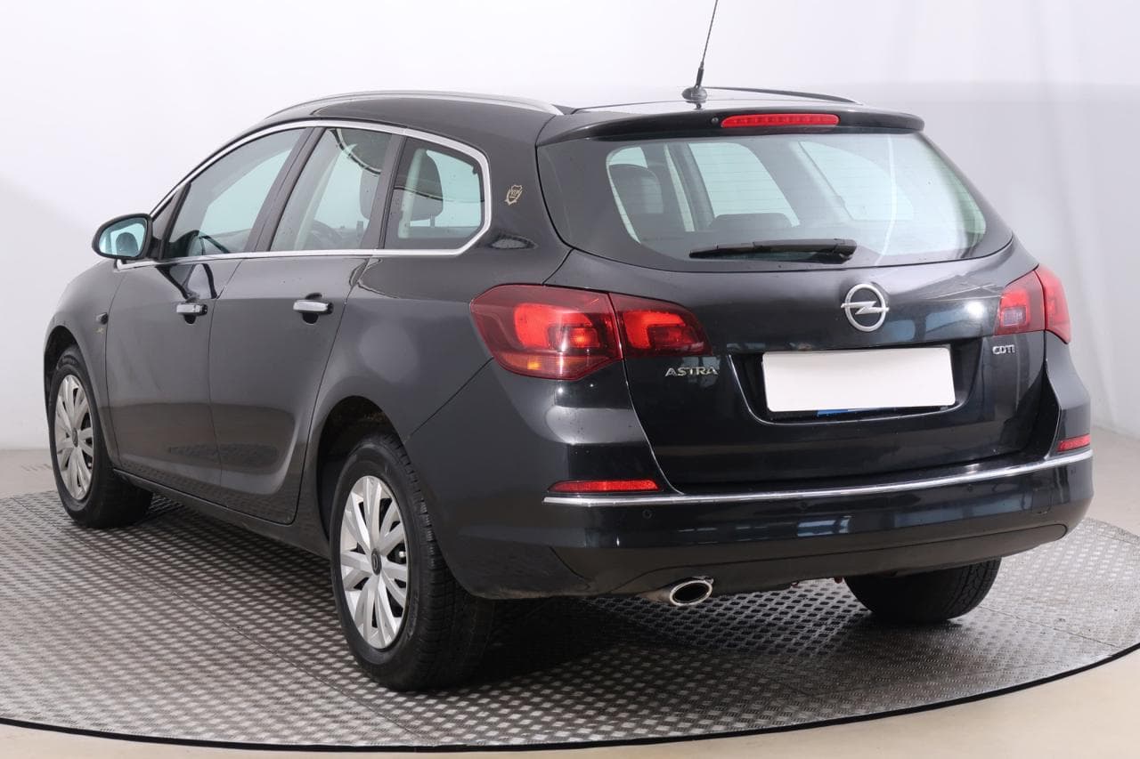 2012 Opel Astra - 5