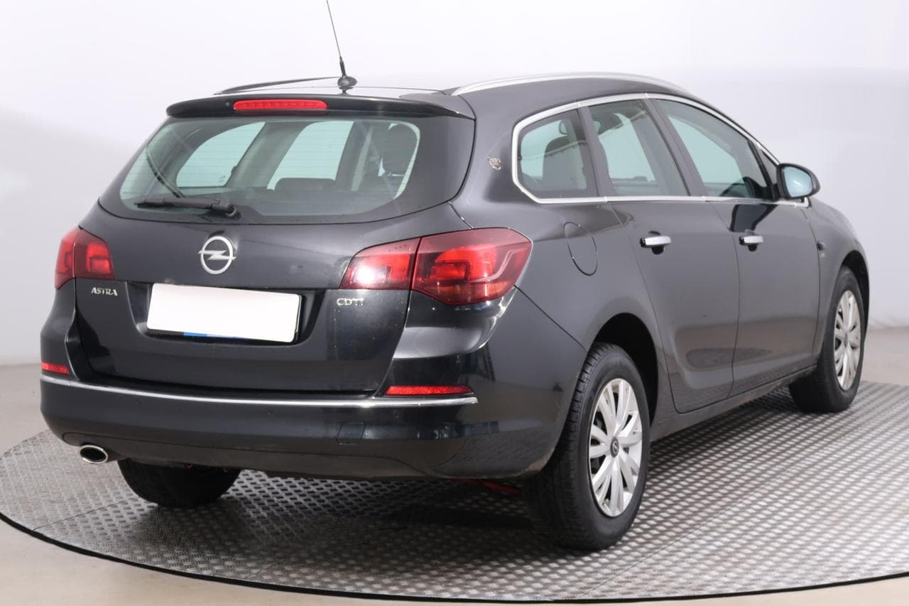 2012 Opel Astra - 7