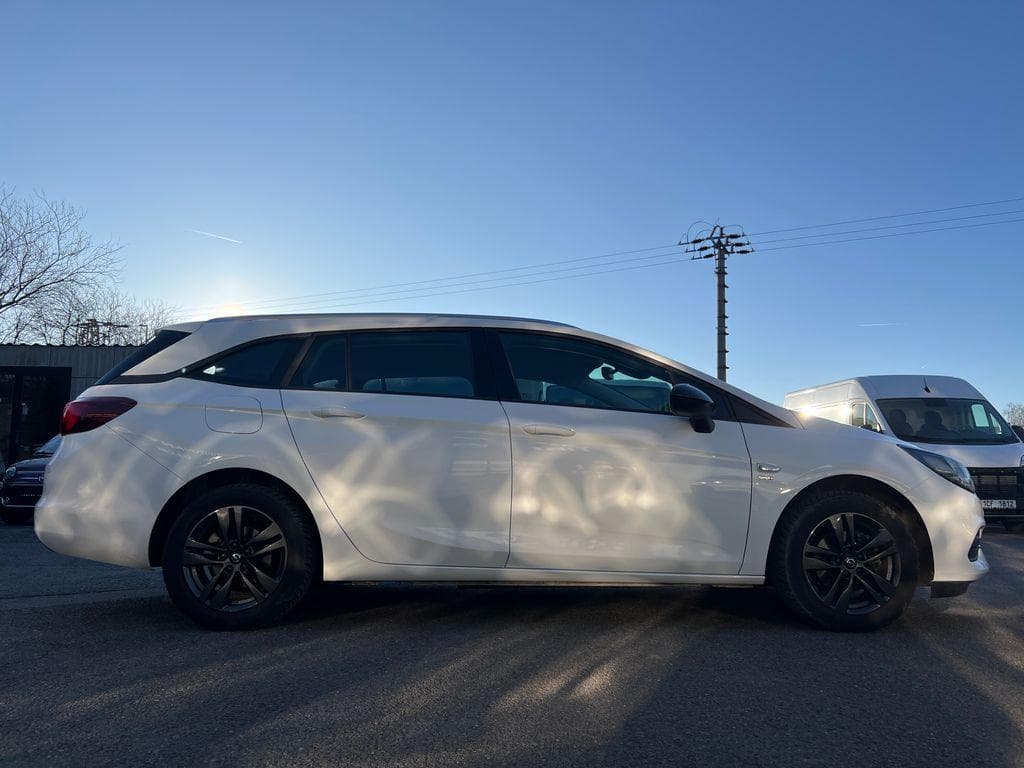 2020 Opel Astra - 16