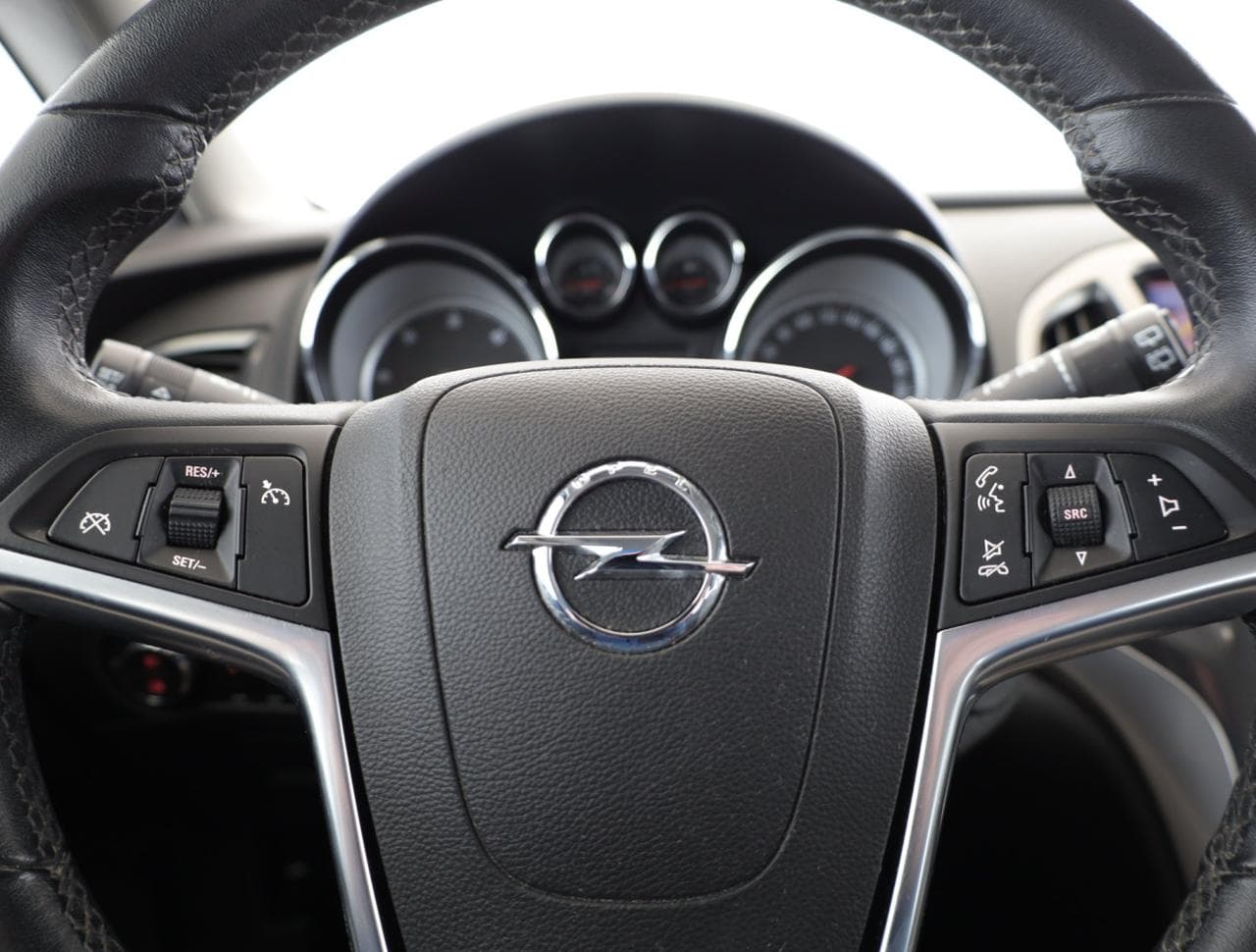 2011 Opel Astra - 14