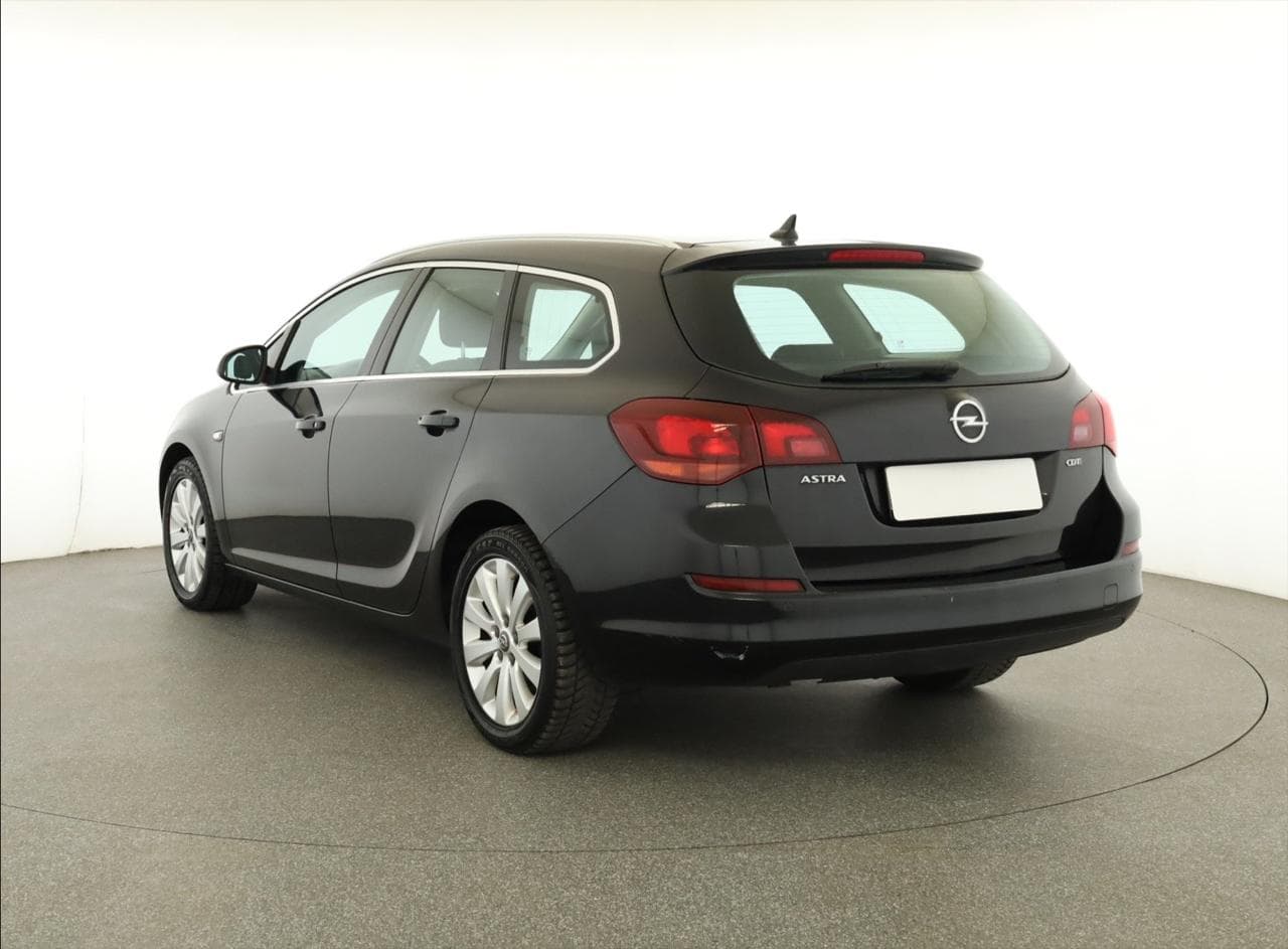 2011 Opel Astra - 5