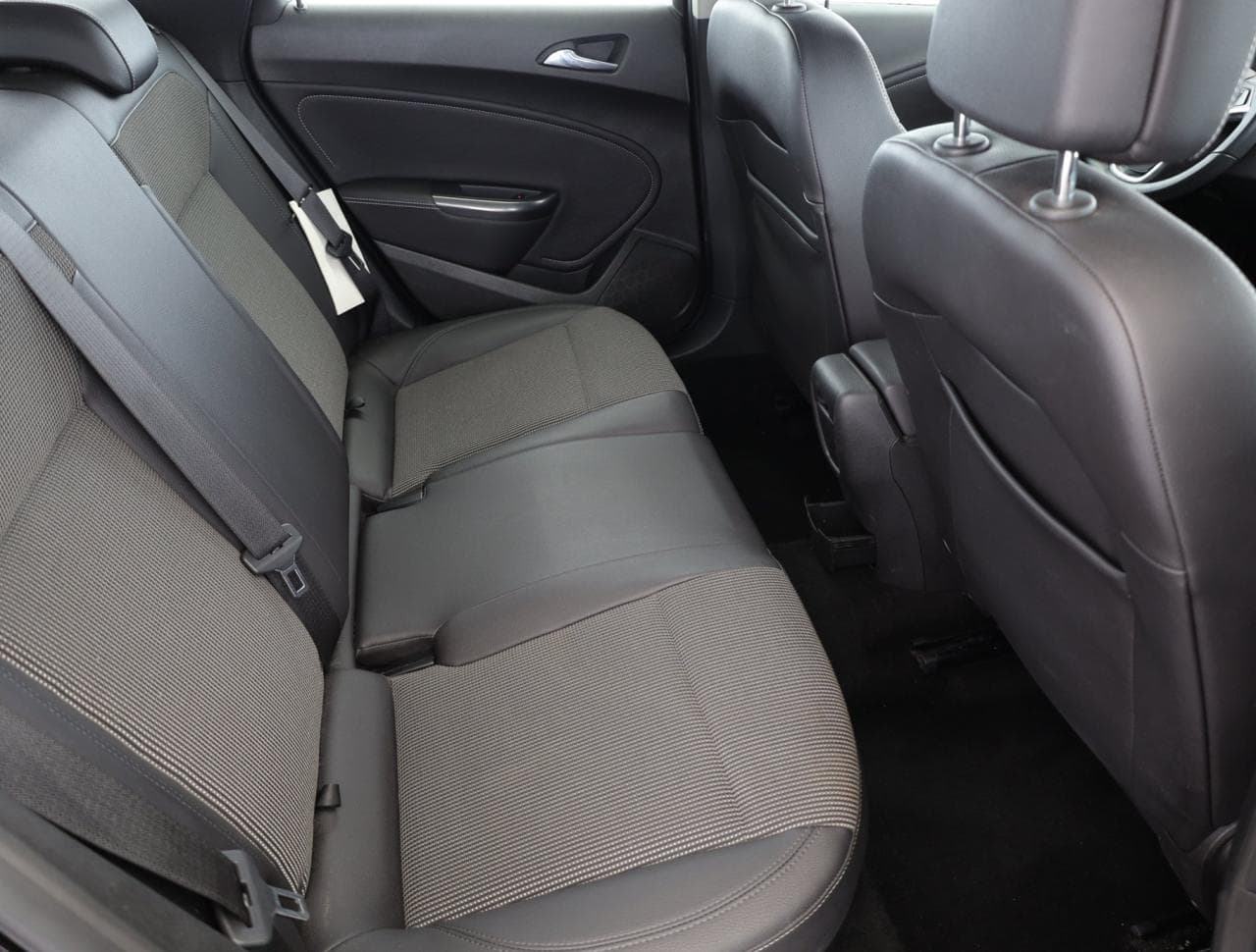 2011 Opel Astra - 11