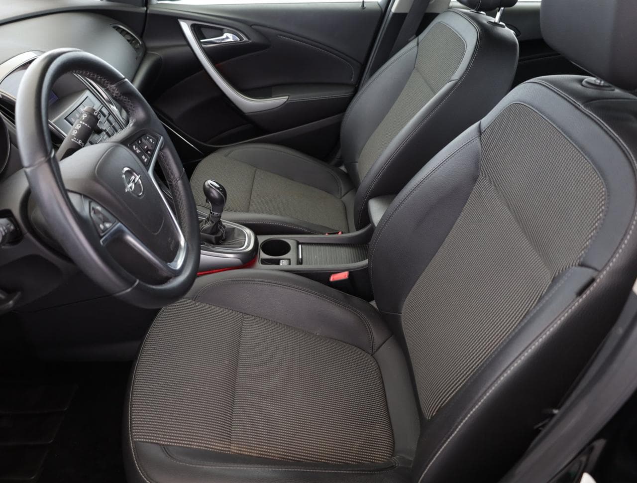 2011 Opel Astra - 13