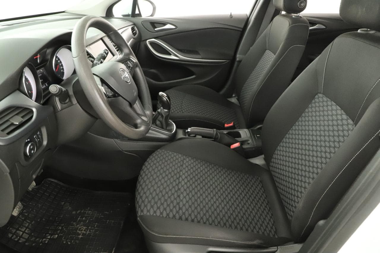 2020 Opel Astra - 13