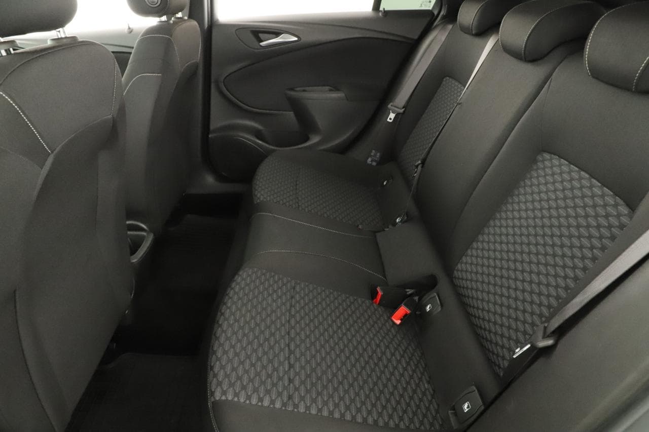 2020 Opel Astra - 12