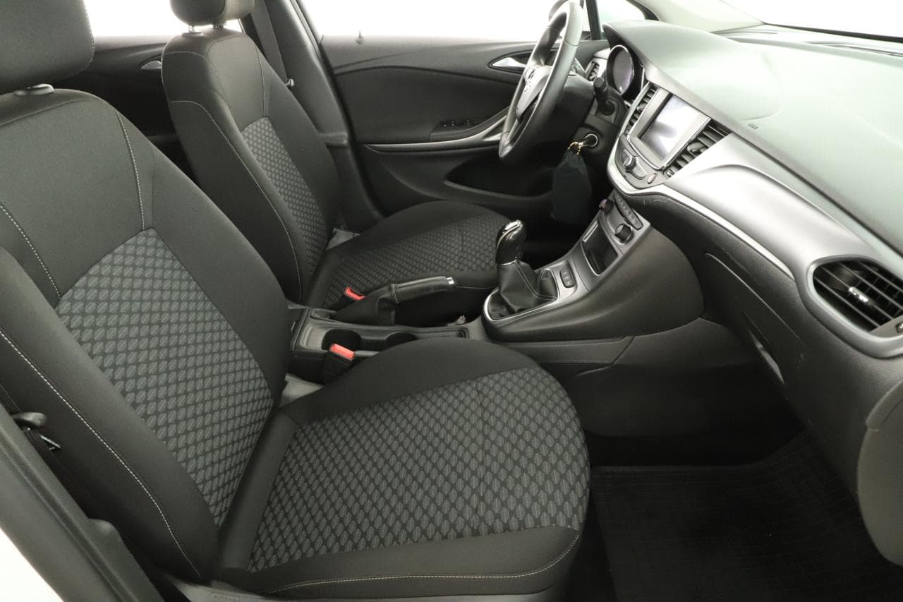 2020 Opel Astra - 11