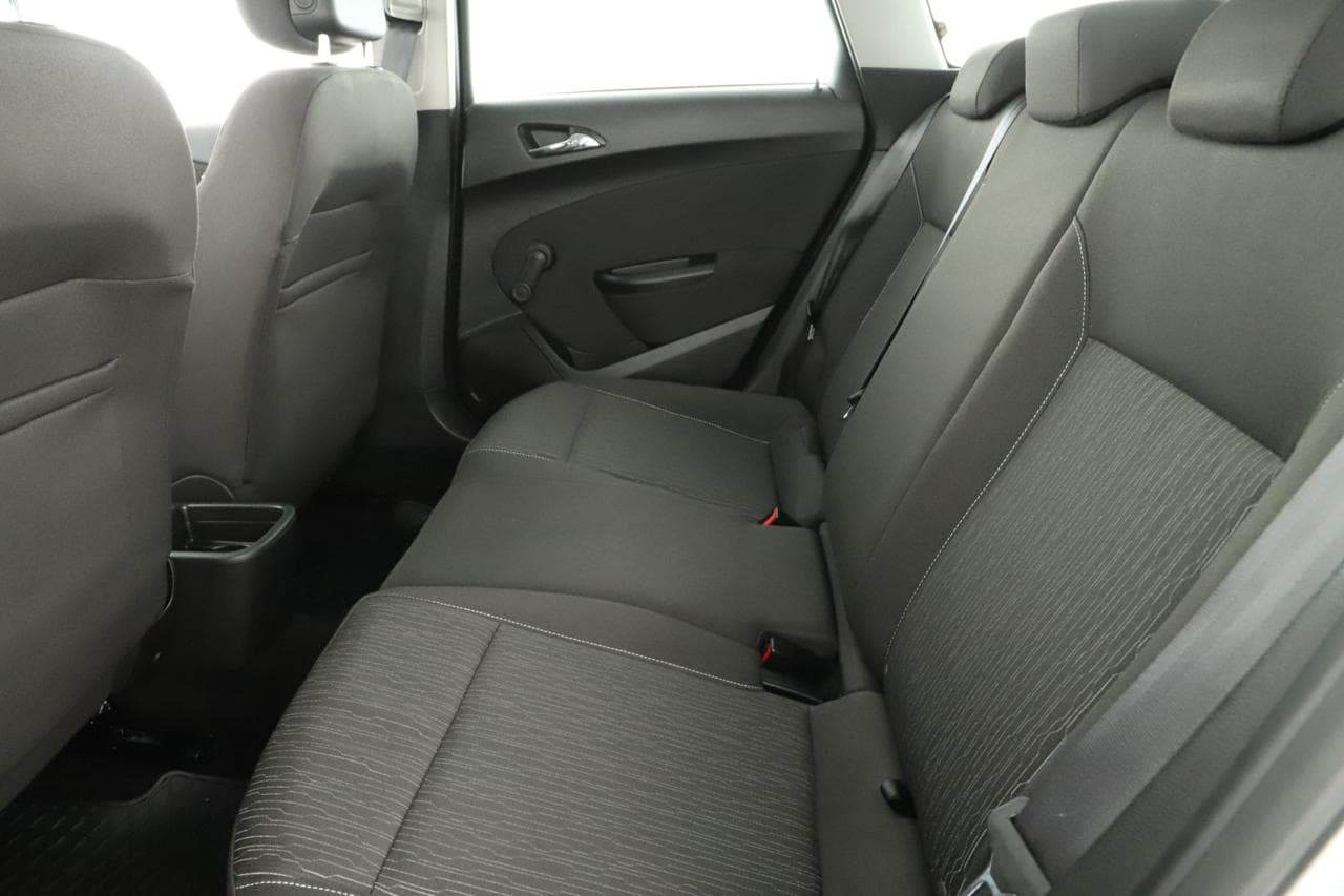 2014 Opel Astra - 12