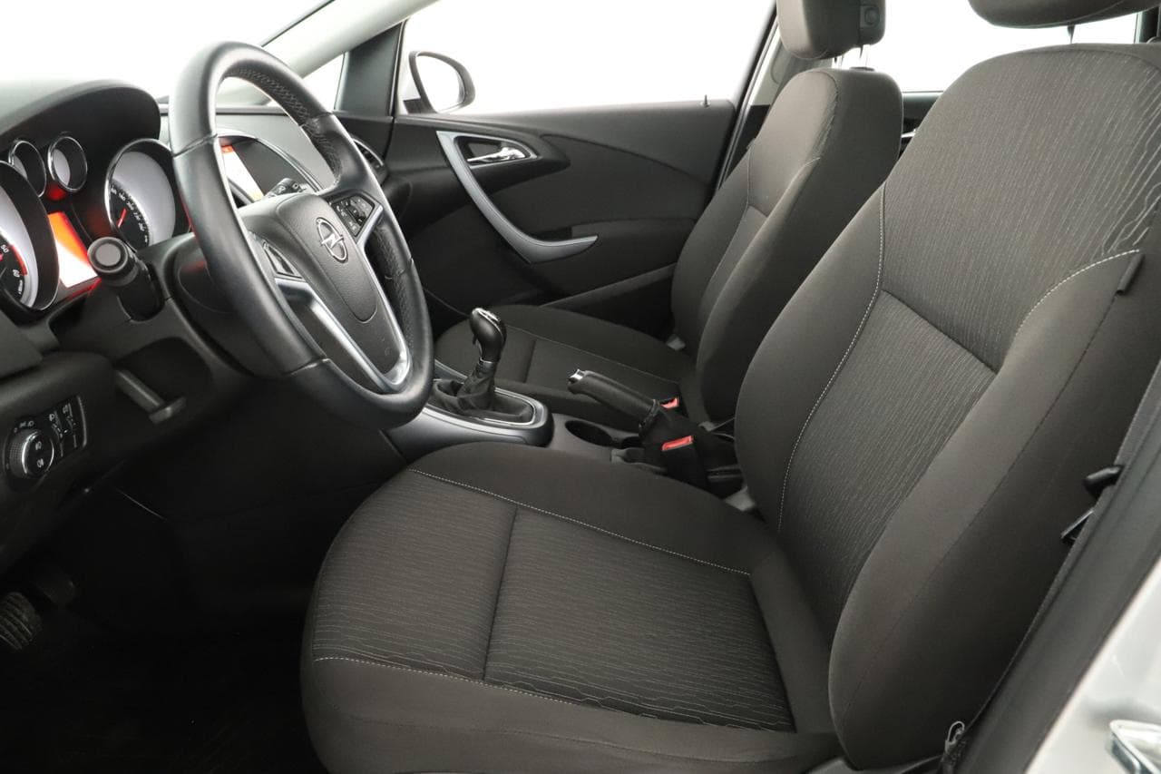 2014 Opel Astra - 13