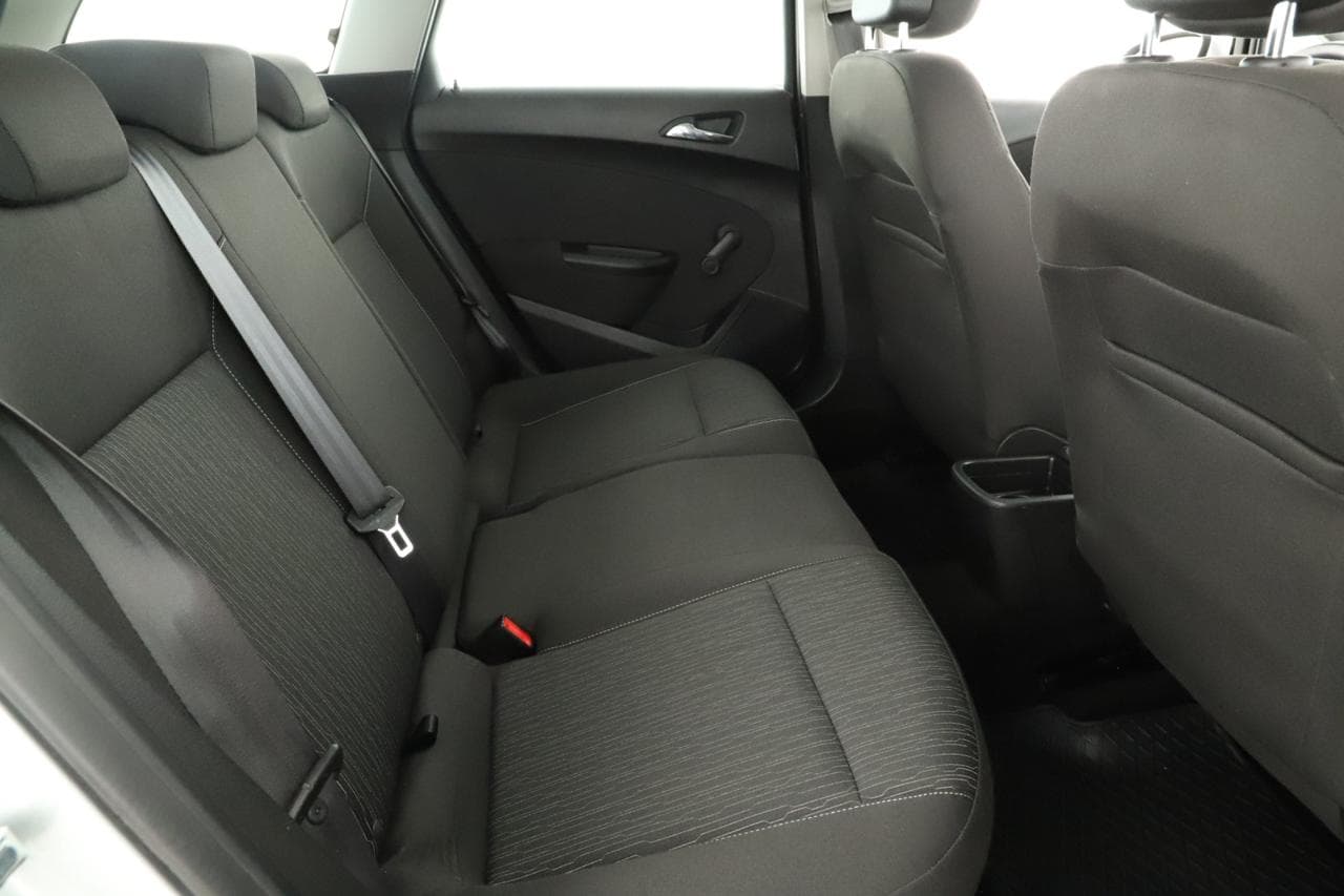 2014 Opel Astra - 11