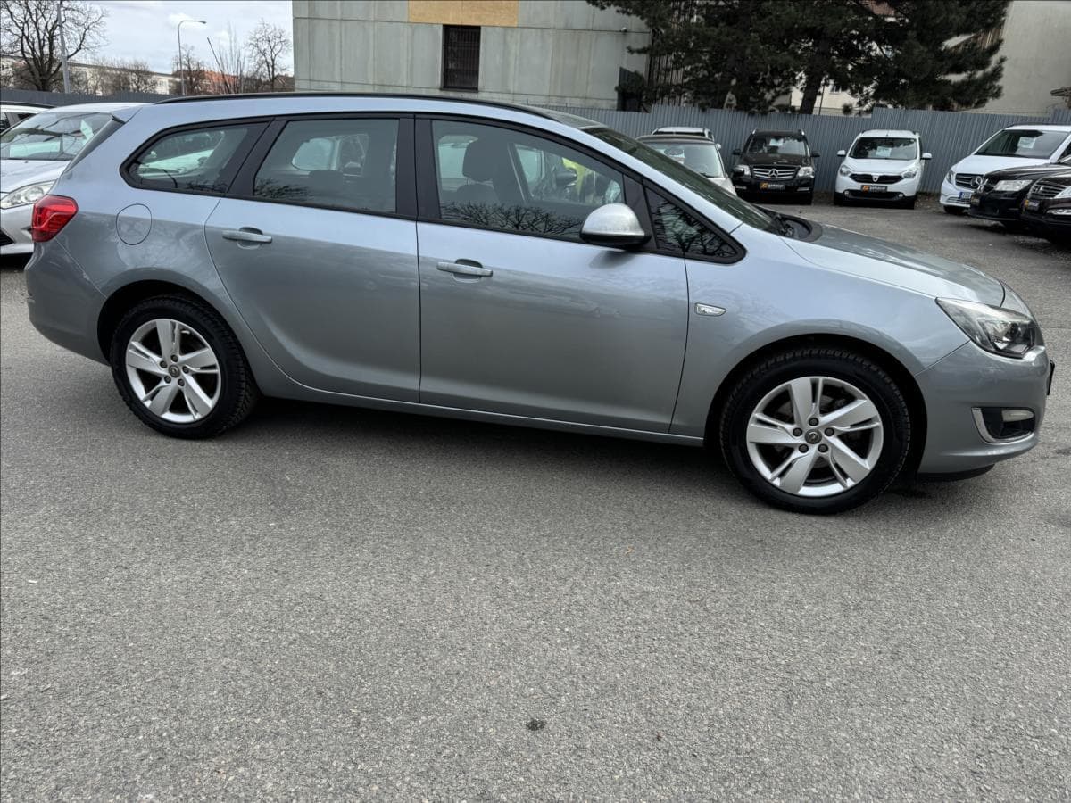 2013 Opel Astra - 14