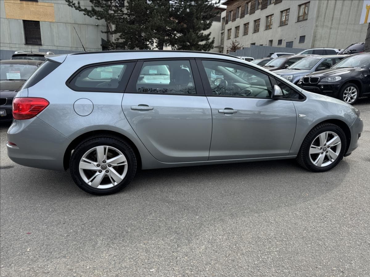 2013 Opel Astra - 12