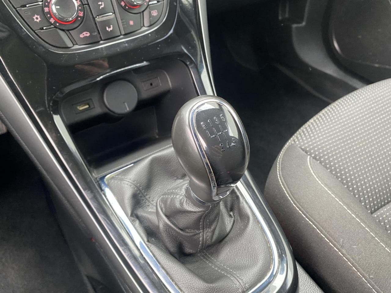 2015 Opel ASTRA - 16