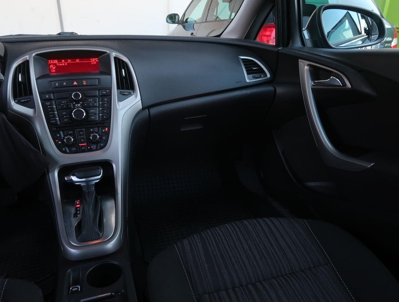 2011 Opel ASTRA - 11
