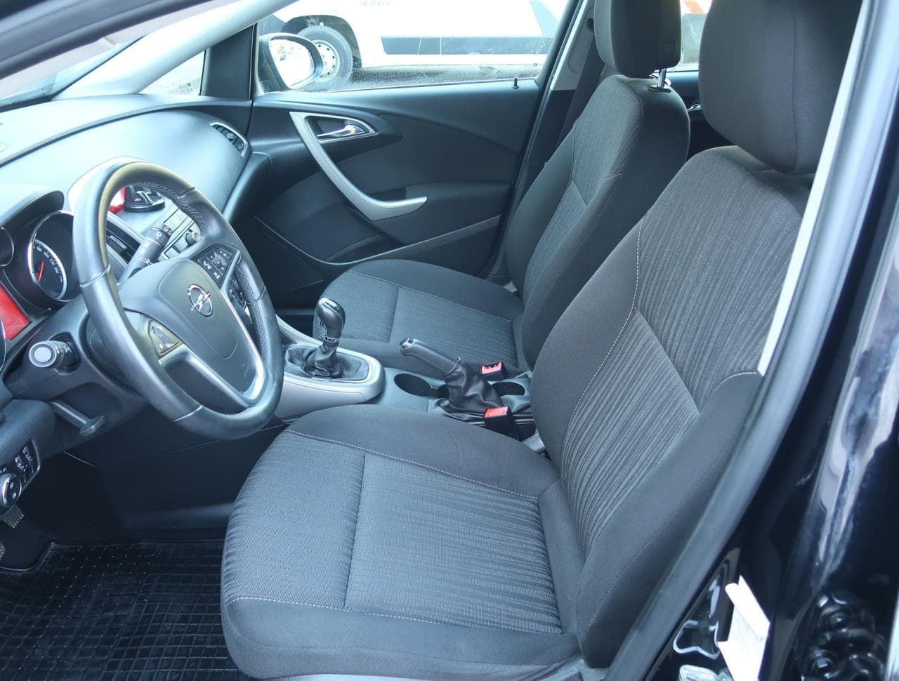 2011 Opel ASTRA - 16