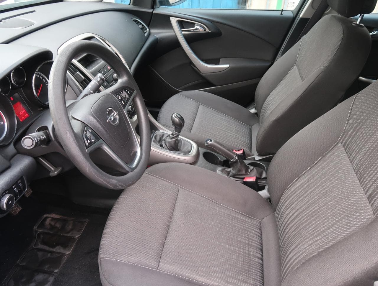 2011 Opel ASTRA - 16